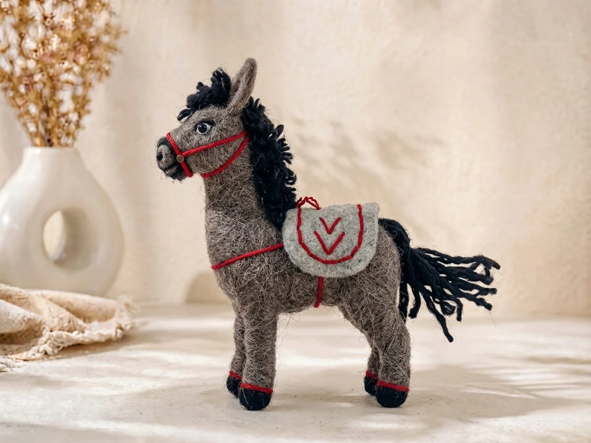 Handmade felt horse view 3